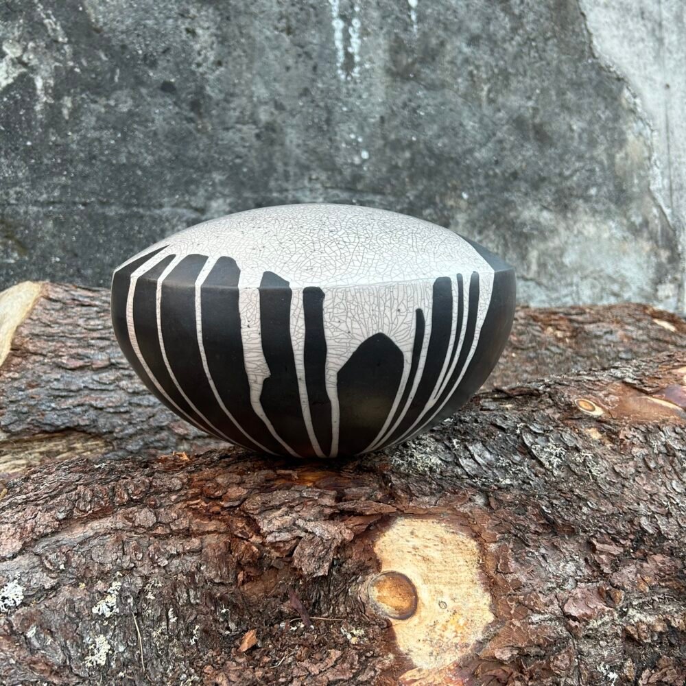 Vaso "Larino" chiuso bianco e nero